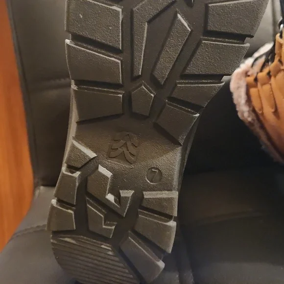 (NWOT) Women All IN MOTION Winter boots - Picture 6 of 9